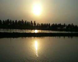 It receives water through the Tammileru and Budameru streams which connect to Krishna and Godavari irrigation system.